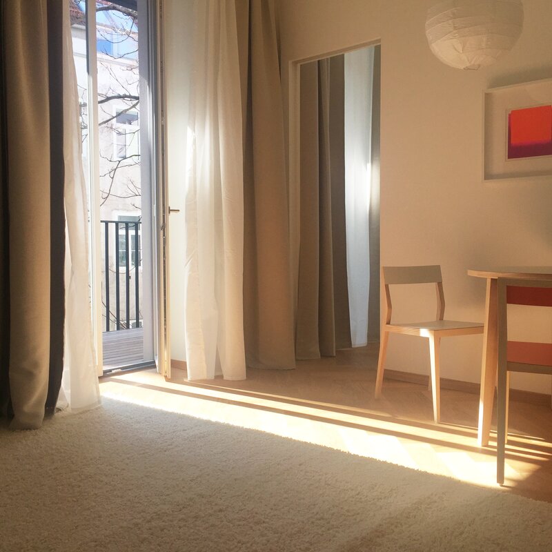 Essplatz mit Balkonzugang