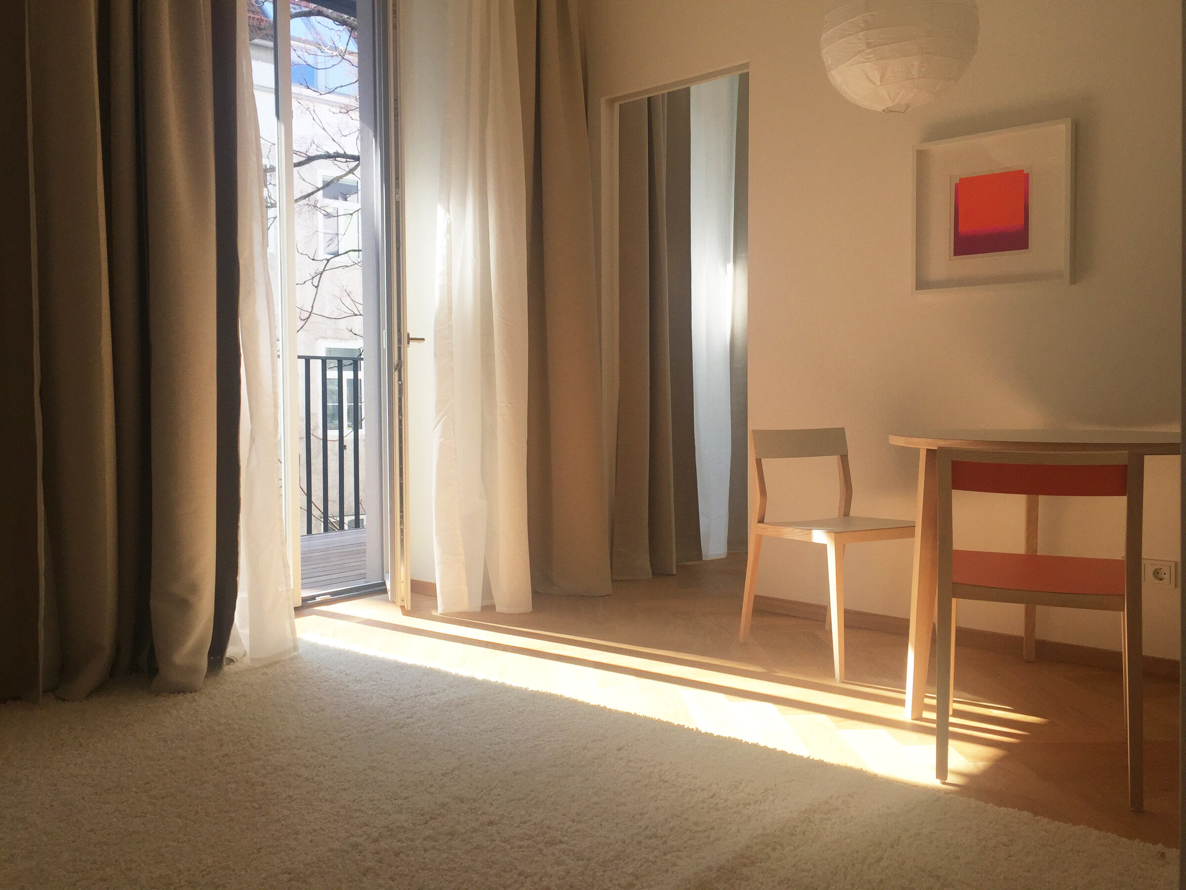 Essplatz mit Balkonzugang