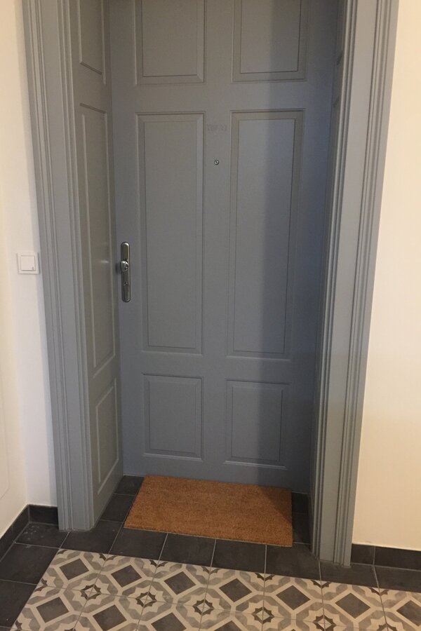 Apartment Sicherheits-Eingangstür | © Jeanne Szilit