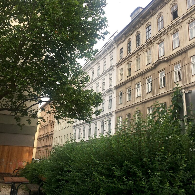 "Veza Canetti" Park gegenüber | © Jeanne Szilit