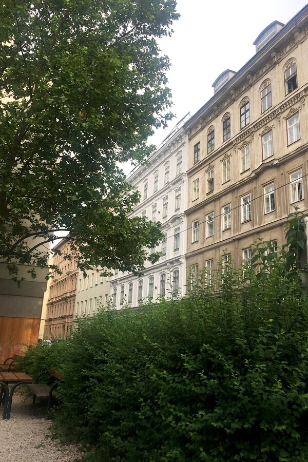 "Veza Canetti" Park gegenüber | © Jeanne Szilit