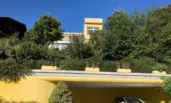 Aussenansicht und Garagenvorplatz/ Parkplatz 