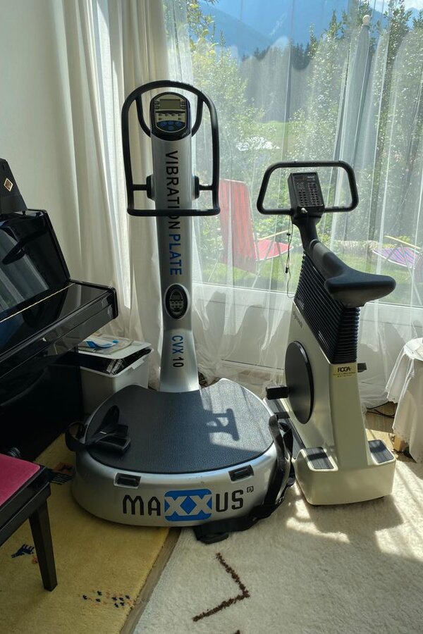 Sauna & Fitnessraum (Powerplatte) Benutzung möglich. Es wird eine Nutzungsgebühr zusätzlich verrechnet.