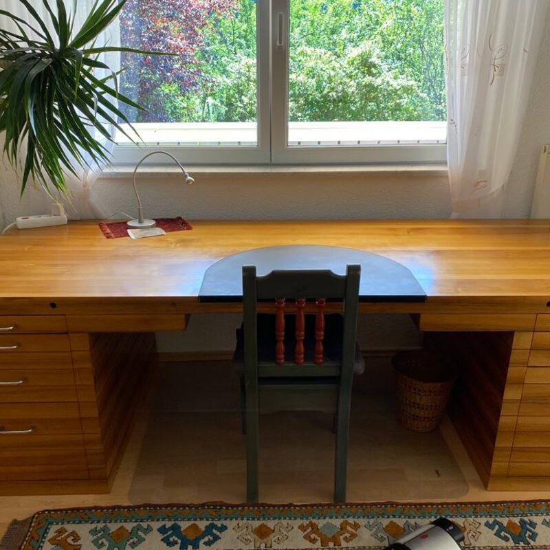 Schreibtisch 