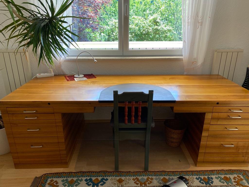 Schreibtisch 