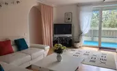 Wohnzimmer mit großen Sofa