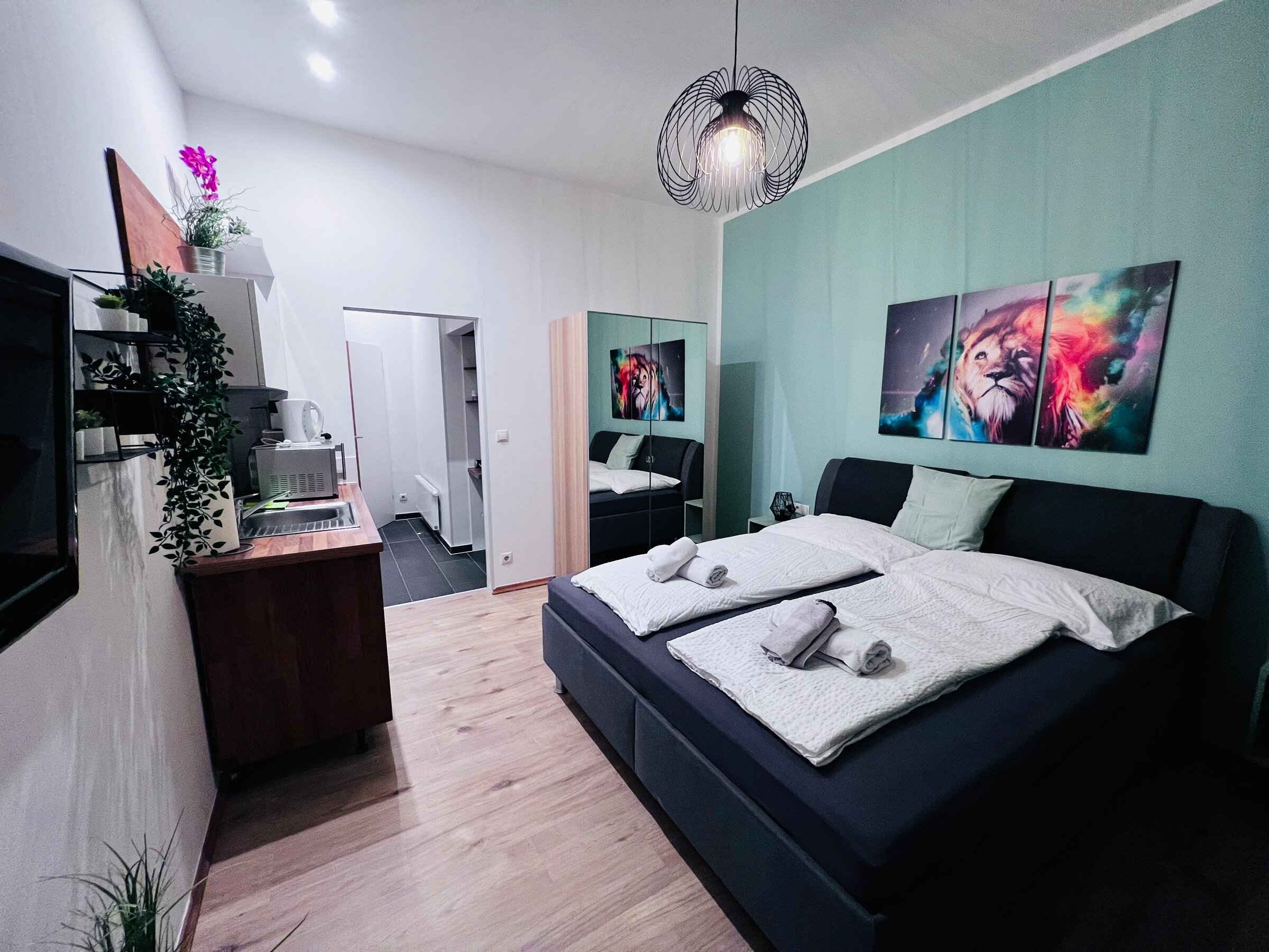 Modern 1-room apartment with double bed & kitchenette – short-term rental Vienna, temporary housing for 1 to 6 months