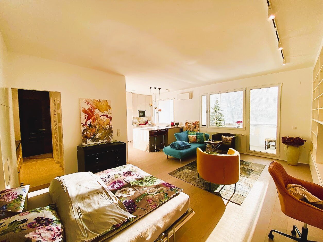 Bright design apartment with loggia for short-term rental in Vienna – temporary housing for 1 to 6 months.