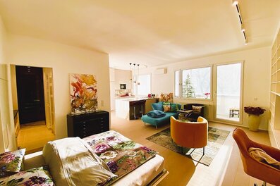 Bright design apartment with loggia for short-term rental in Vienna – temporary housing for 1 to 6 months.