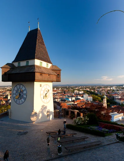 Uhrturm mit Blick über Graz | © Graz Tourismus - Harry Schiffer